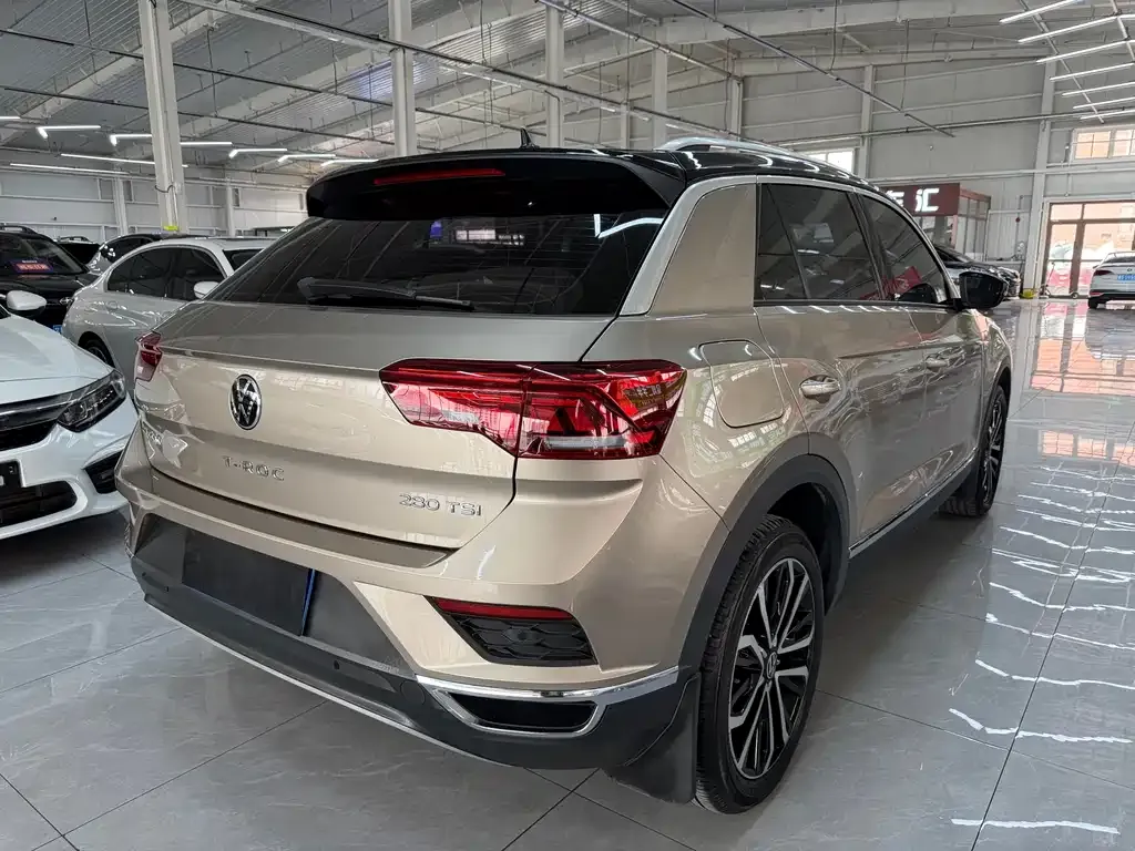 Volkswagen T-Roc — фото 10