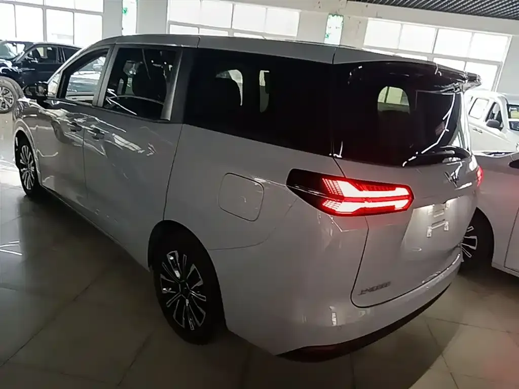 Wuling Starlight 730 New Energy — фото 8