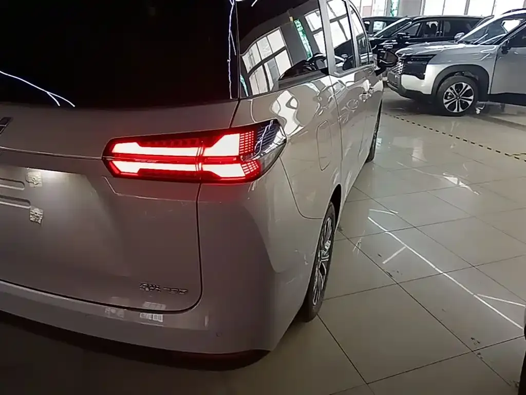 Wuling Starlight 730 New Energy — фото 10