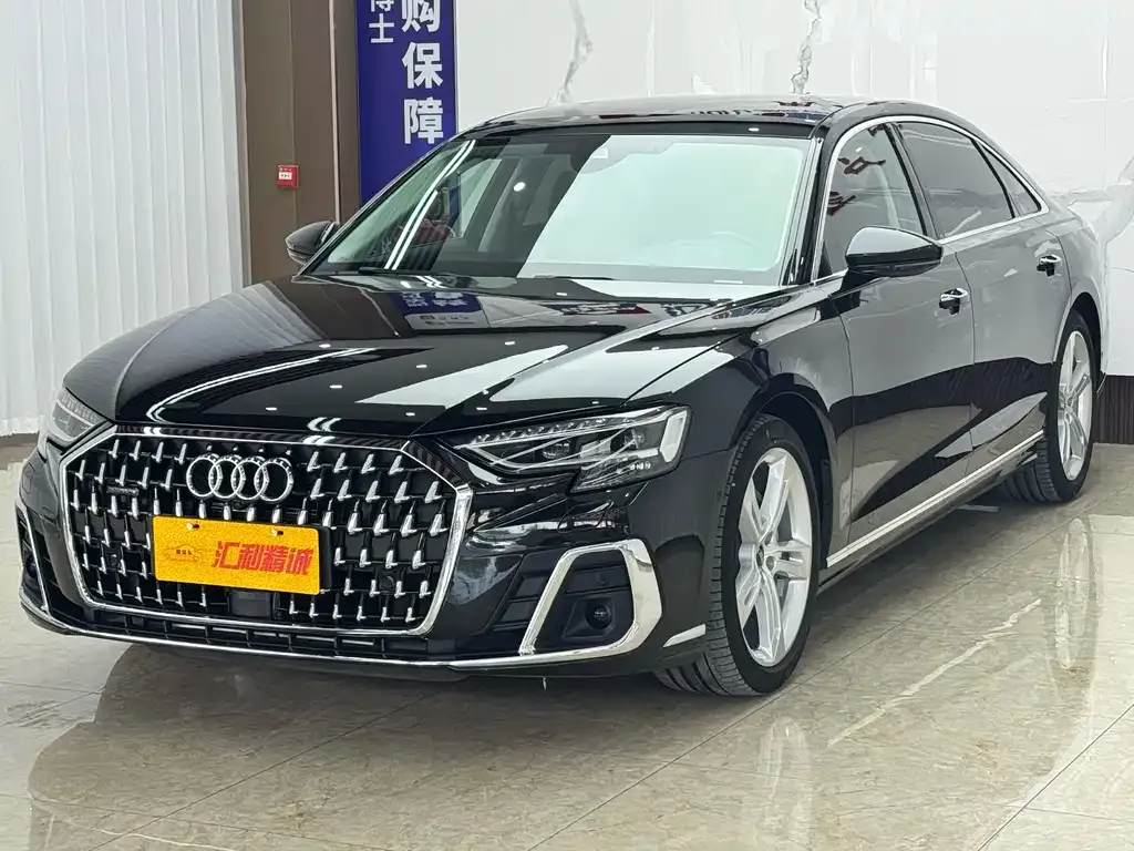 Audi A8 — фото 1