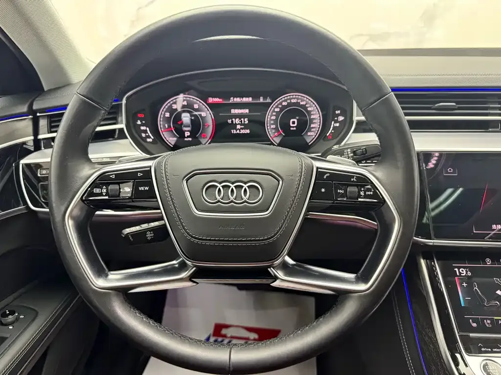 Audi A8 — фото 2