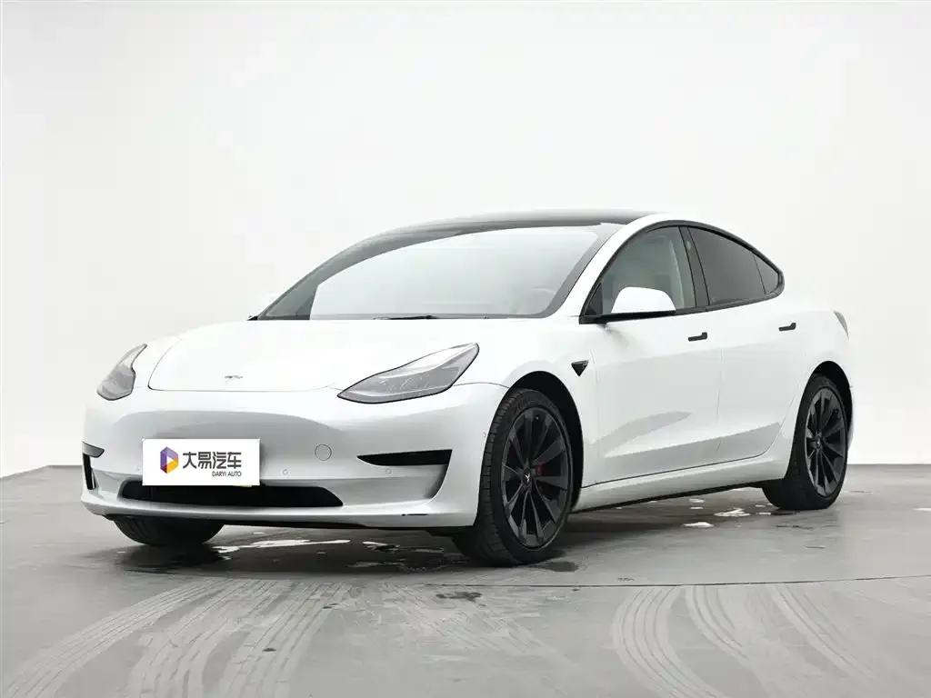 Tesla Model 3 — фото 1