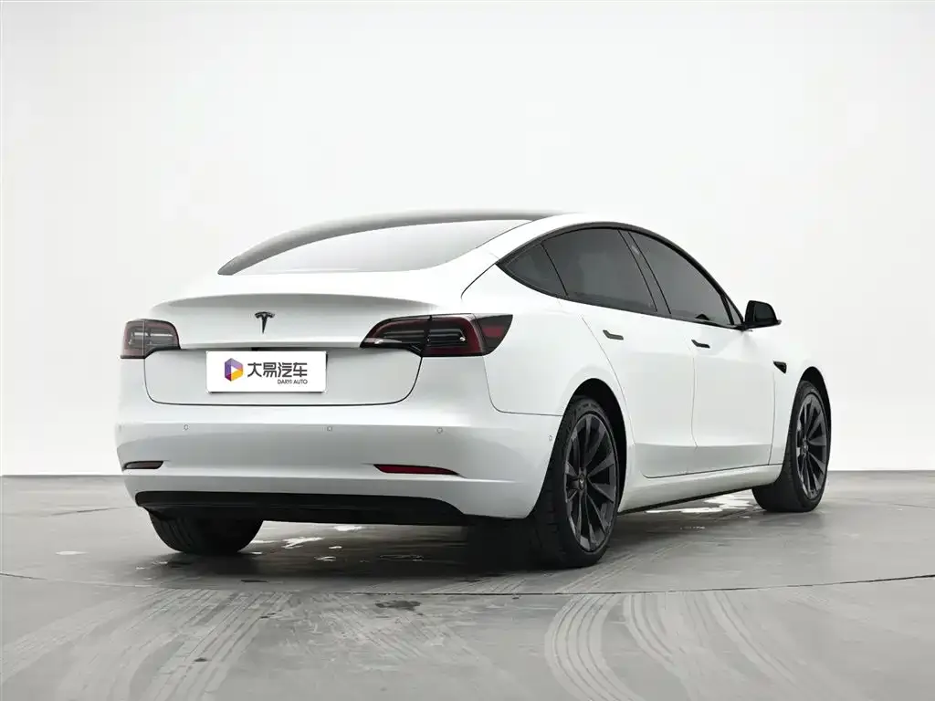 Tesla Model 3 — фото 6