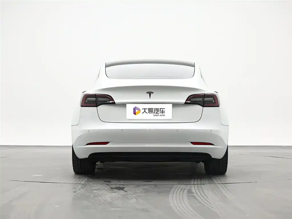 Tesla Model 3 — фото 8
