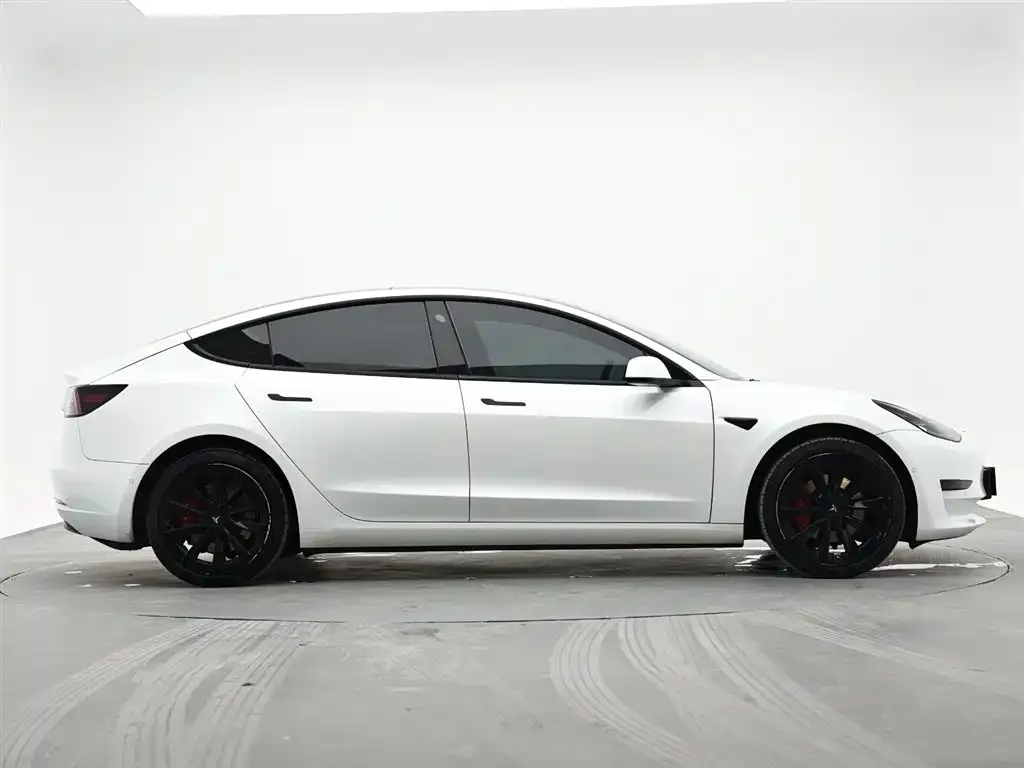 Tesla Model 3 — фото 7