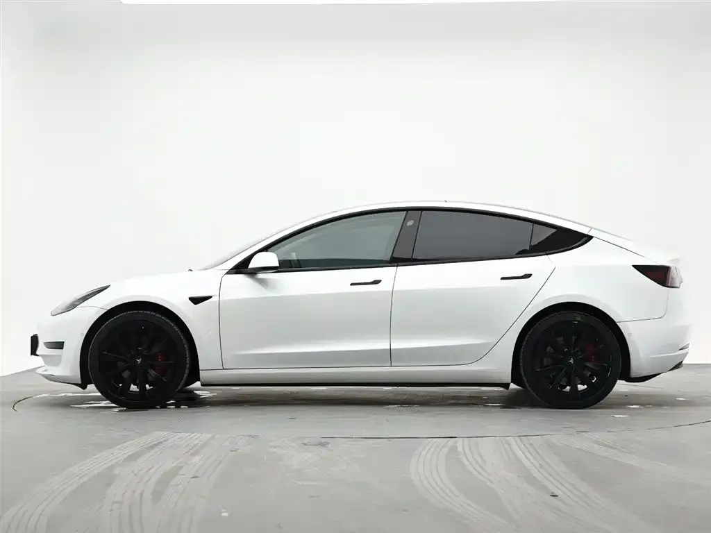 Tesla Model 3 — фото 9