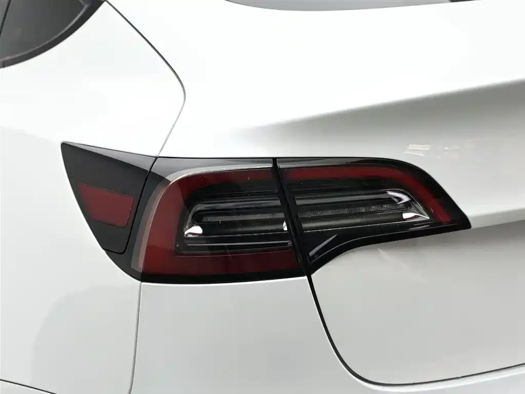Tesla Model 3 — фото 4