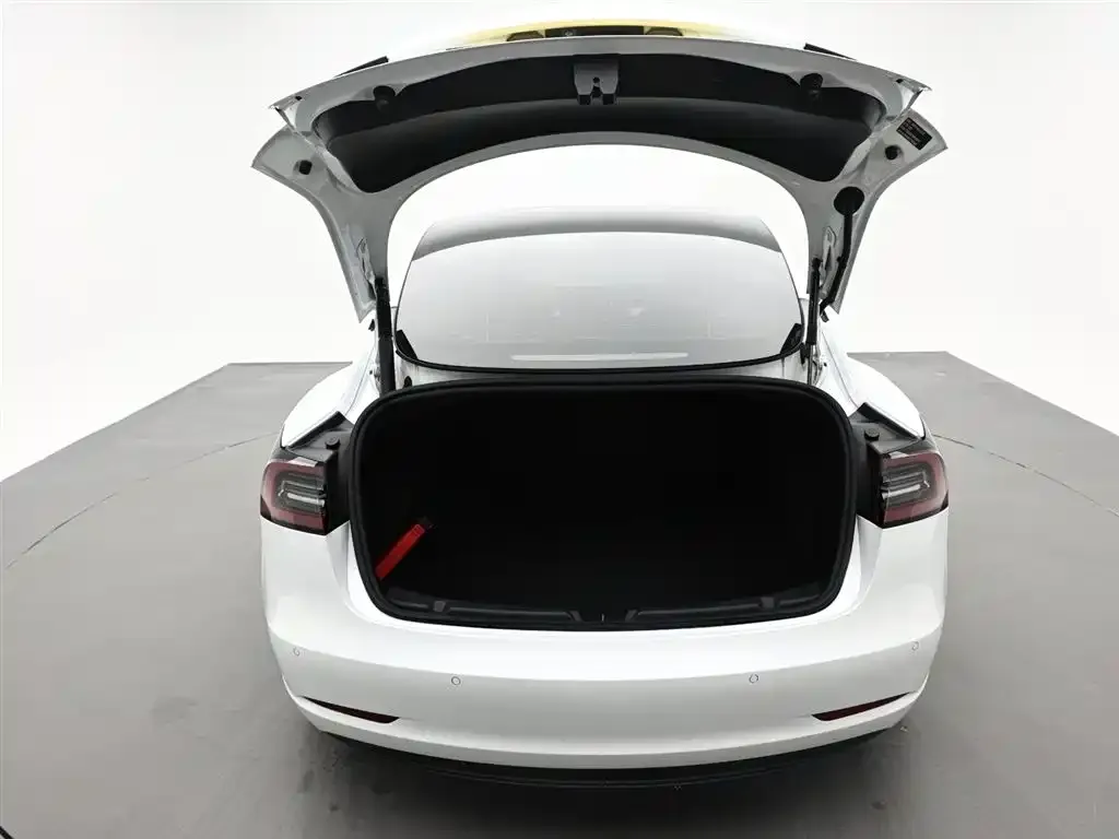 Tesla Model 3 — фото 10