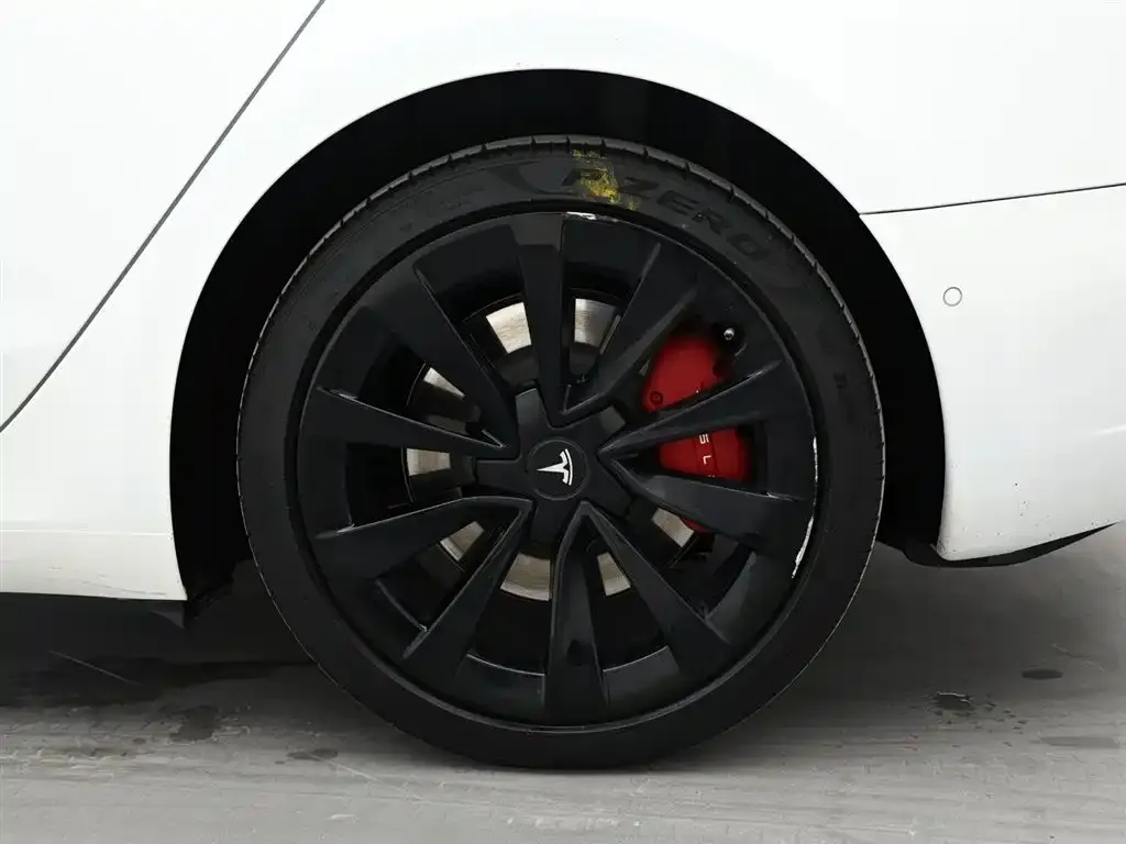 Tesla Model 3 — фото 5