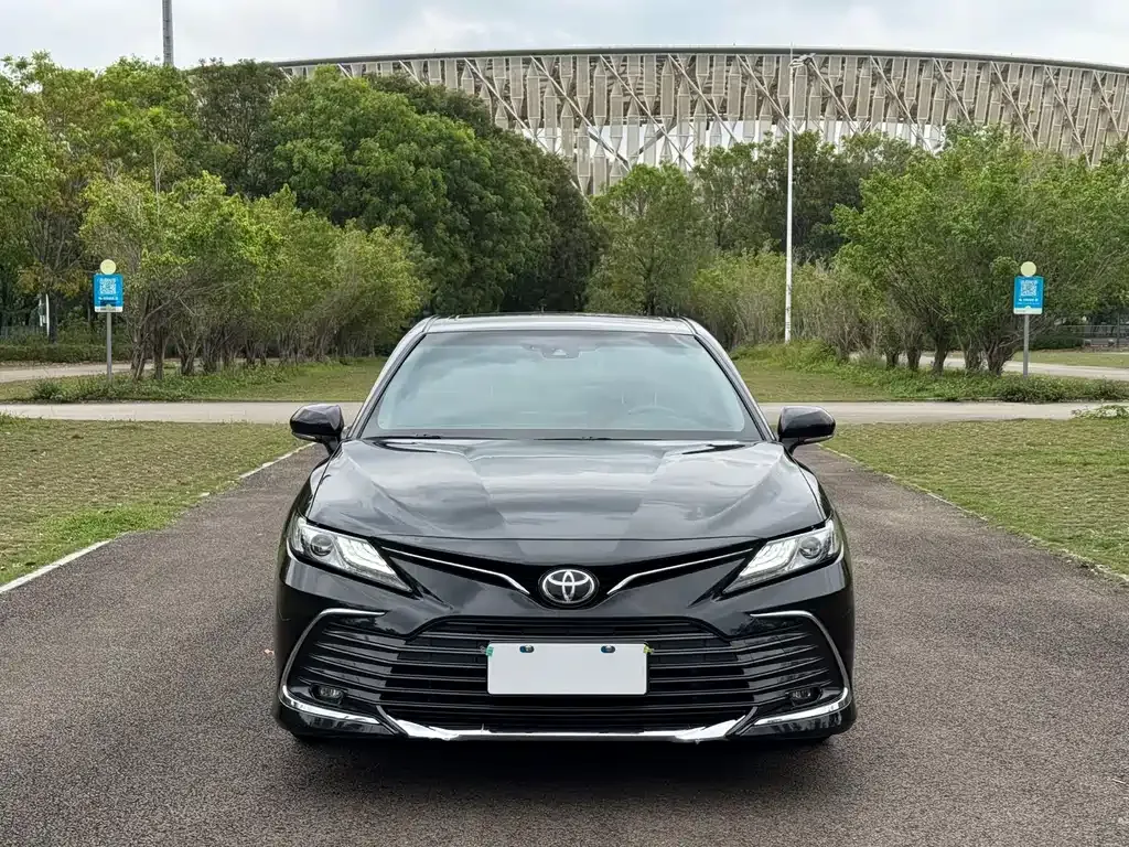 Toyota Camry — фото 3
