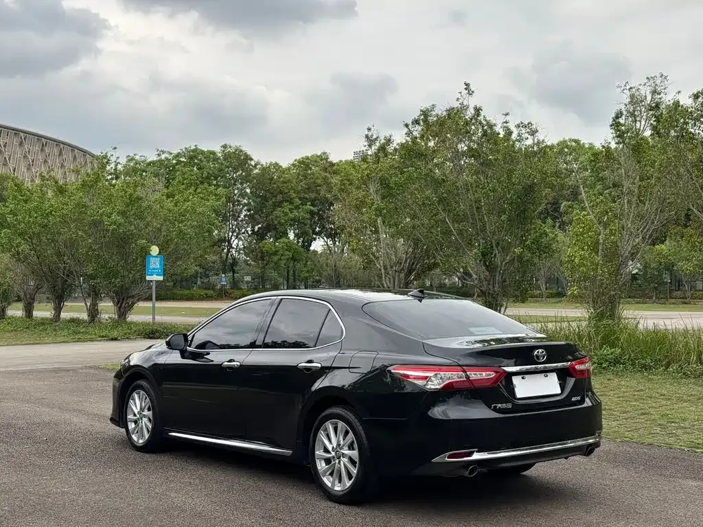Toyota Camry — фото 4