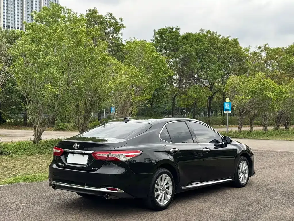 Toyota Camry — фото 9
