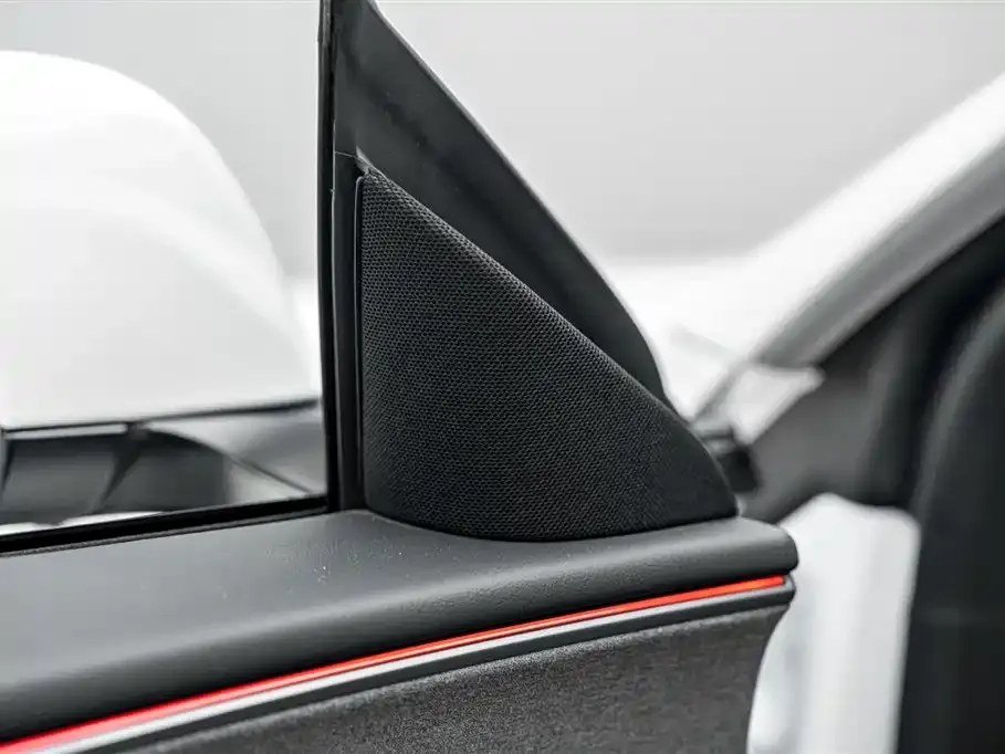 Tesla Model 3 — фото 9