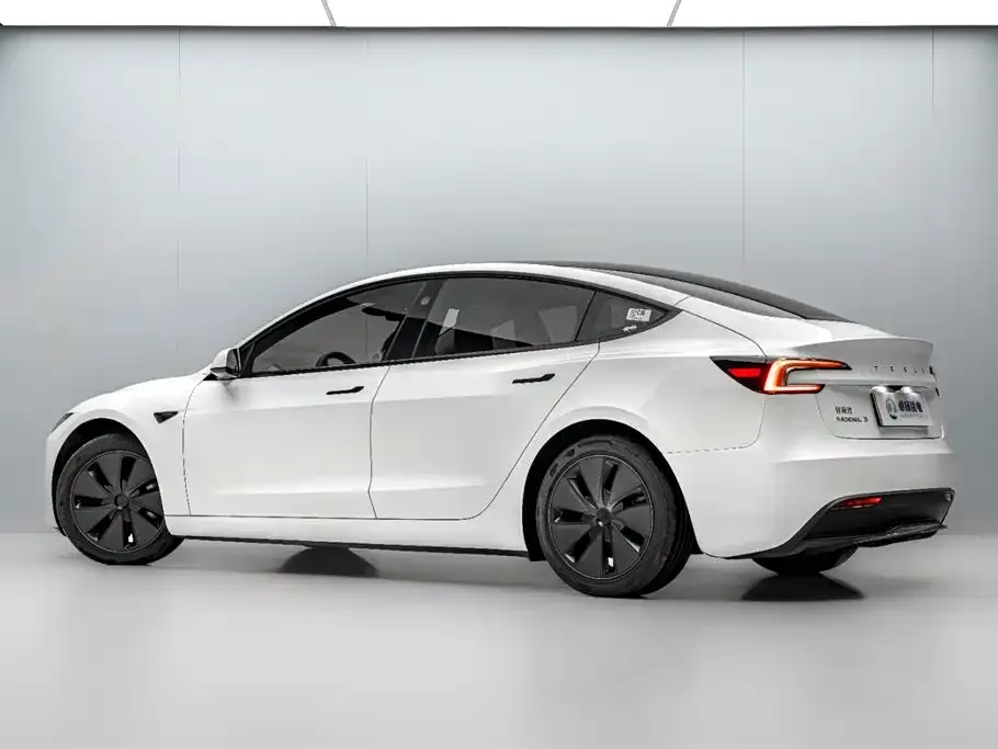 Tesla Model 3 — фото 4