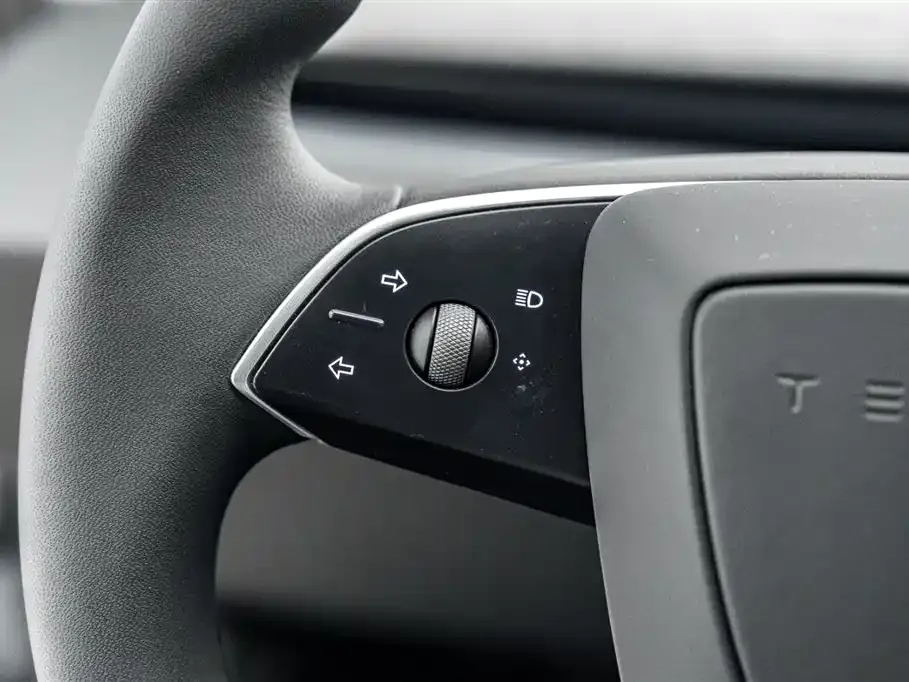 Tesla Model 3 — фото 7