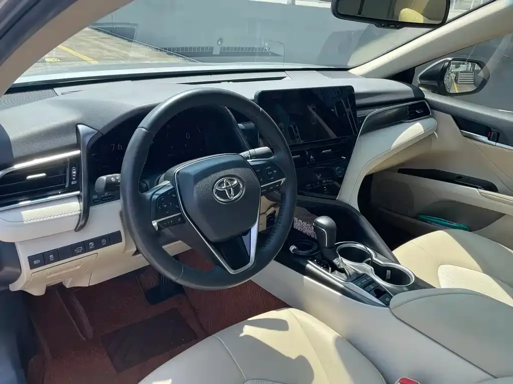 Toyota Camry — фото 4