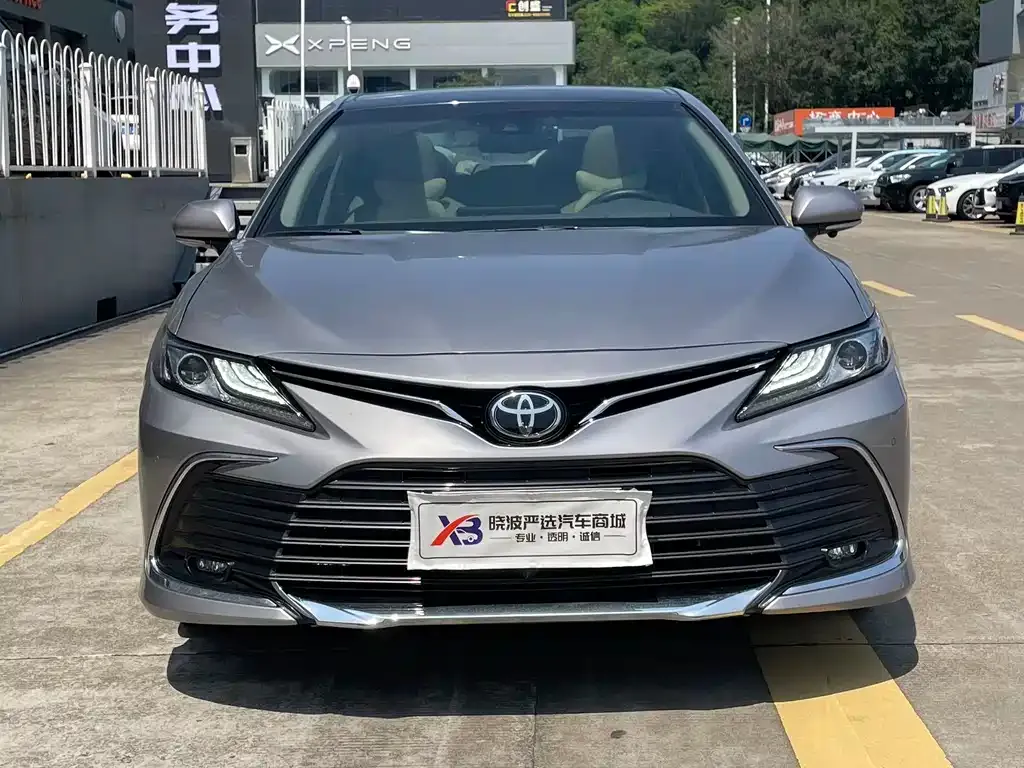 Toyota Camry — фото 5
