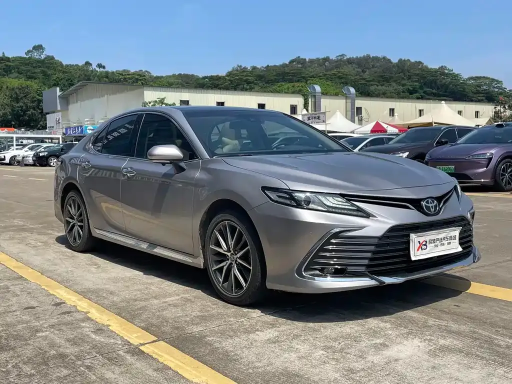 Toyota Camry — фото 10