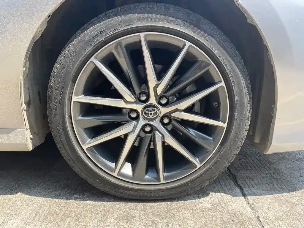 Toyota Camry — фото 7