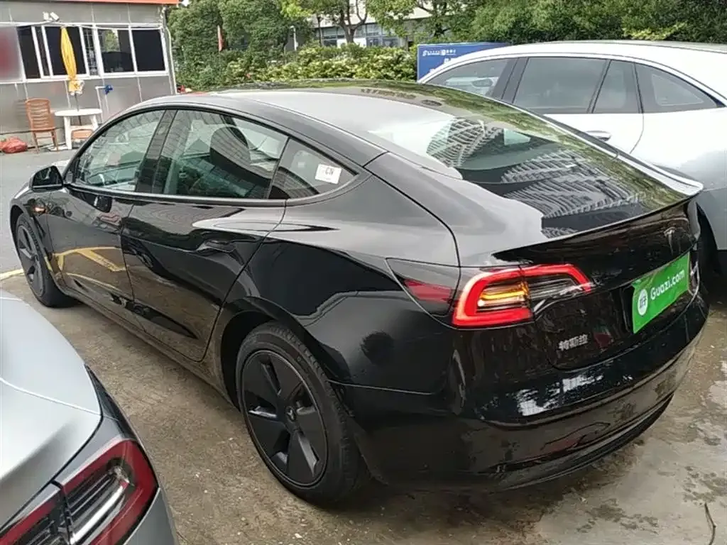 Tesla Model 3 — фото 10