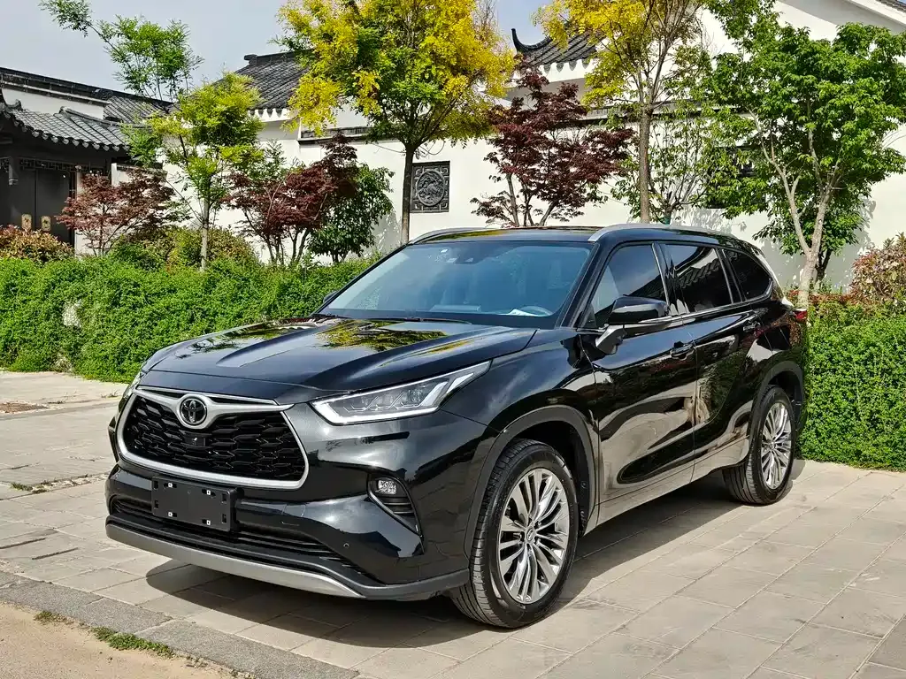 Toyota Highlander — фото 1