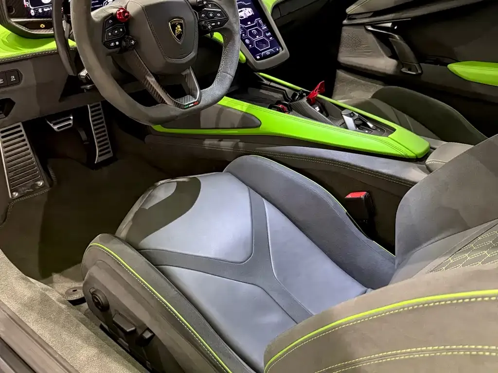 Lamborghini Revuelto 2025 из CN, фото 3