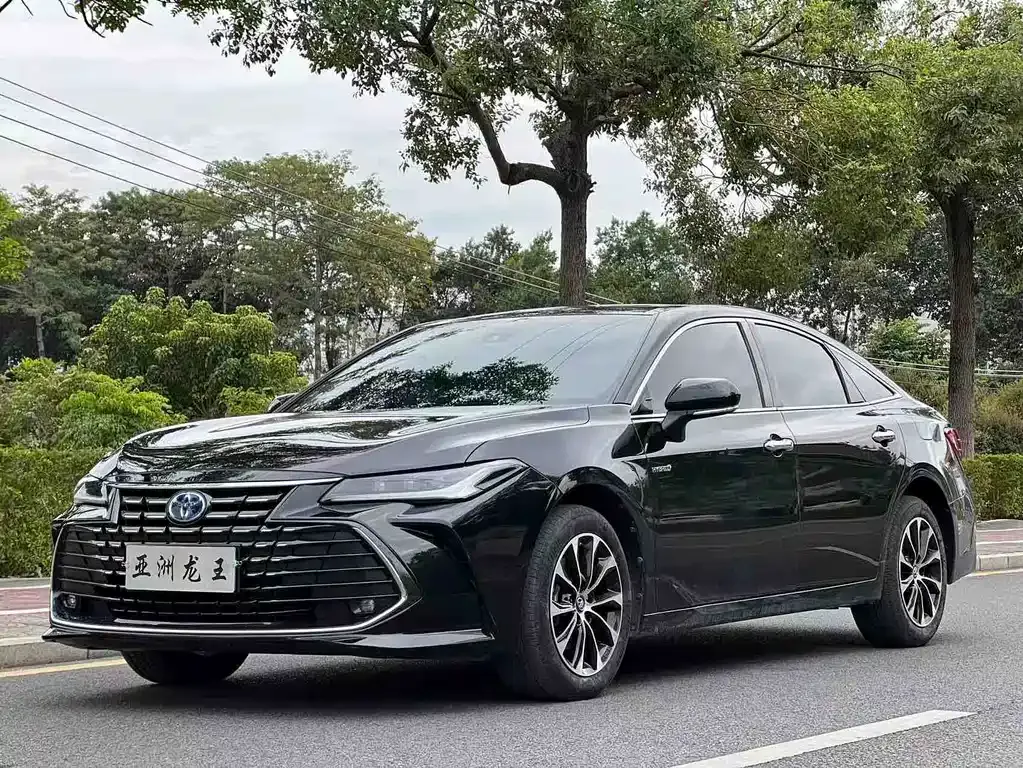Toyota Avalon — фото 1