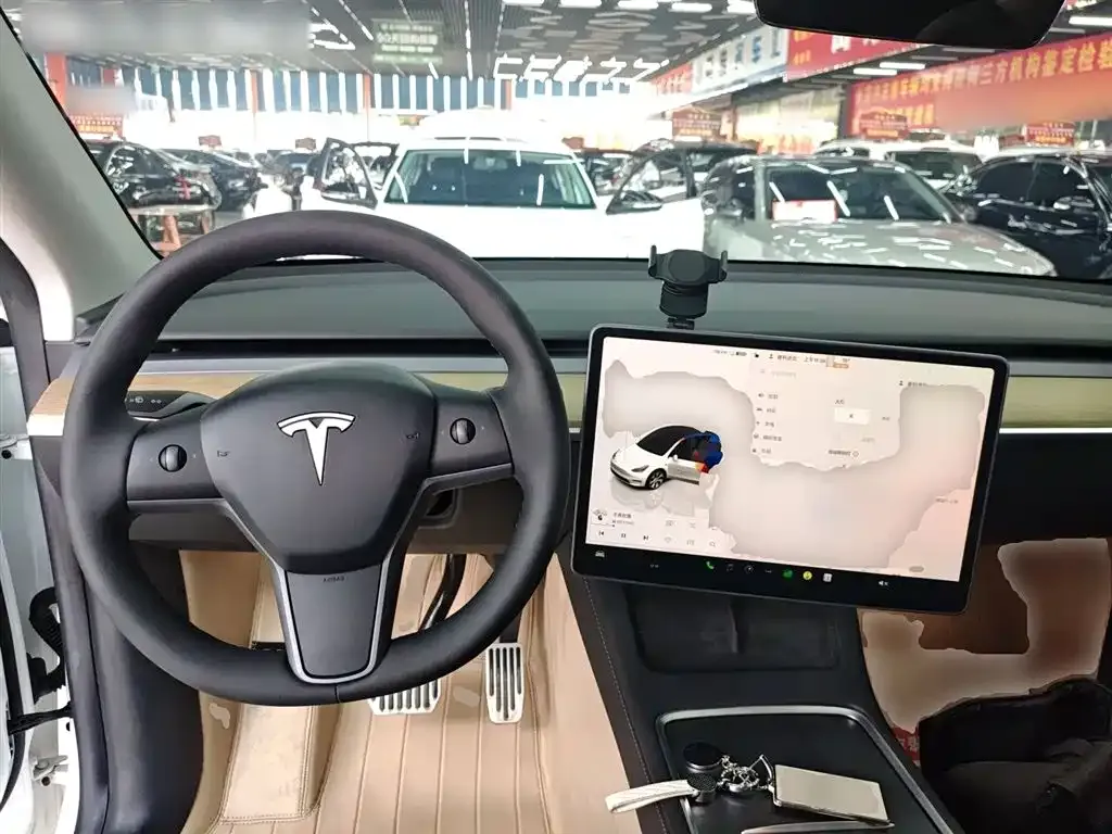 Tesla Model Y — фото 7