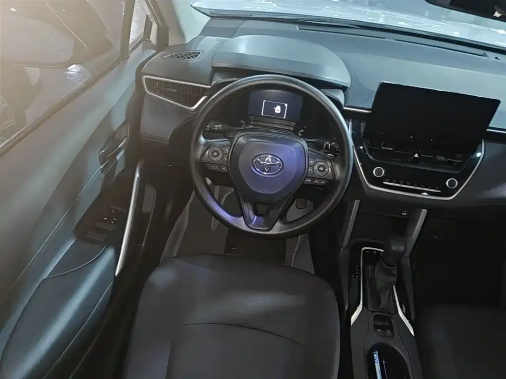 Toyota Corolla Cross — фото 3