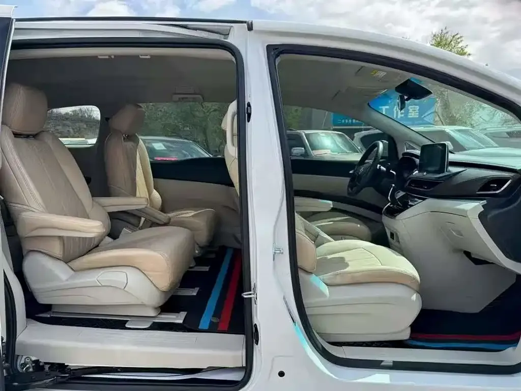 Buick GL8 2023 из CN, фото 6