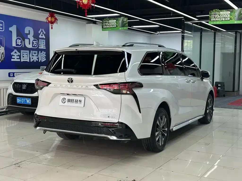 Toyota Granvia — фото 4