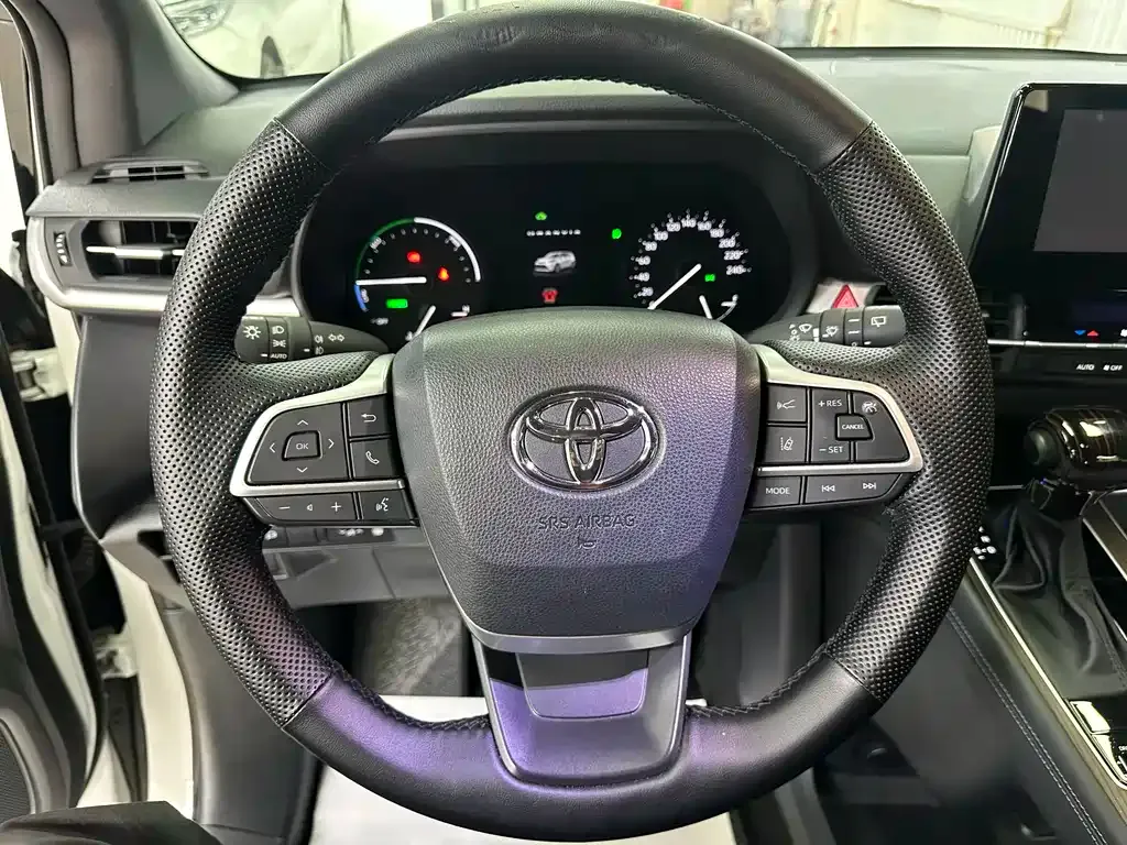 Toyota Granvia — фото 6