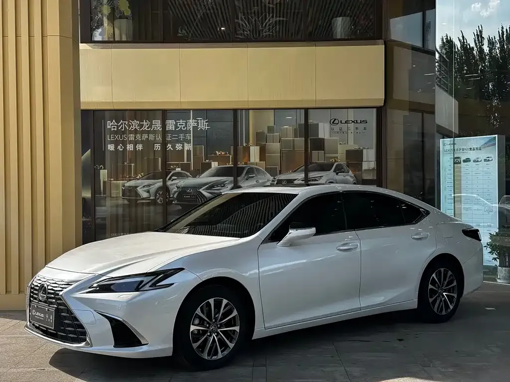 Lexus ES — фото 1