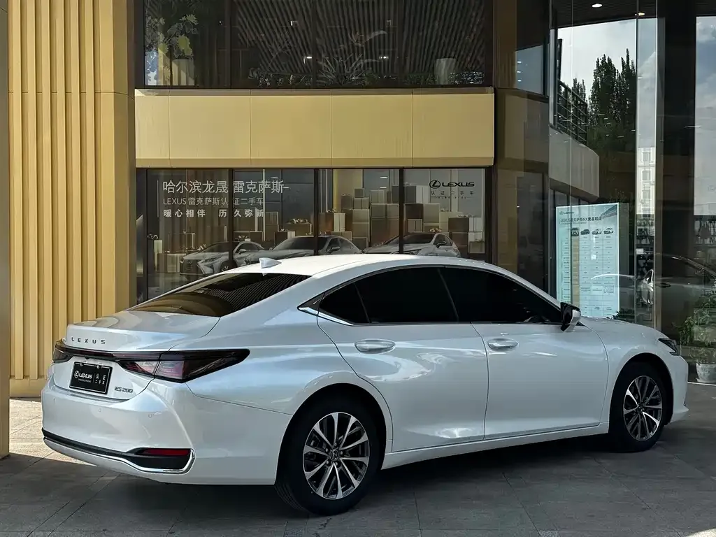 Lexus ES — фото 8