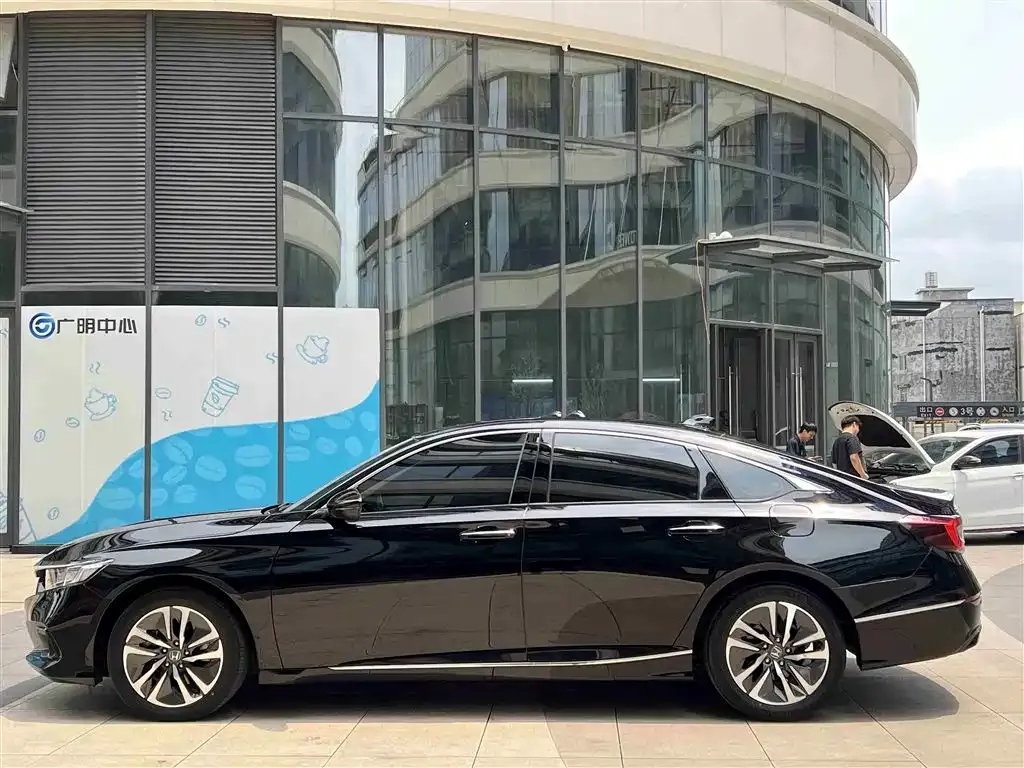 Honda Accord — фото 8