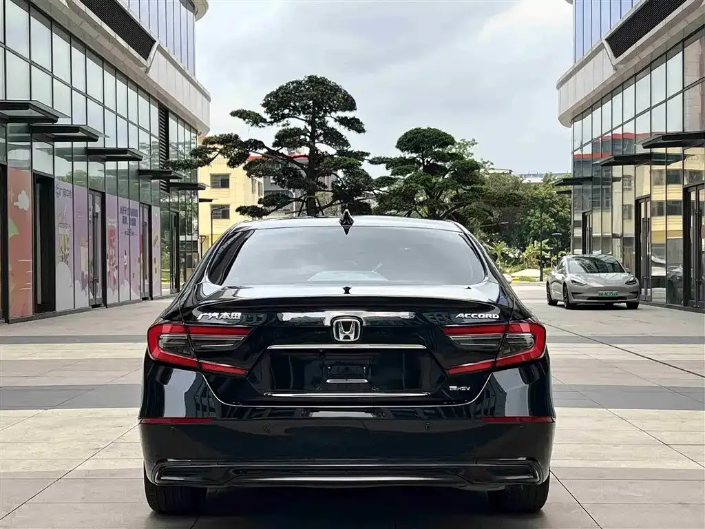Honda Accord — фото 9