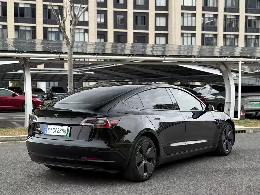 Tesla Model 3 — фото 9