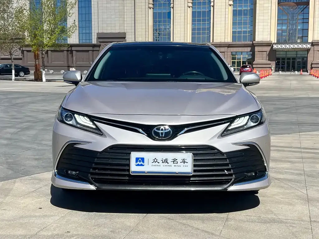 Toyota Camry — фото 4