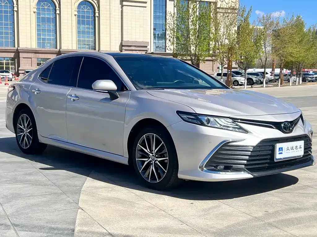 Toyota Camry — фото 7