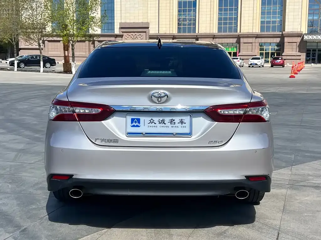 Toyota Camry — фото 6