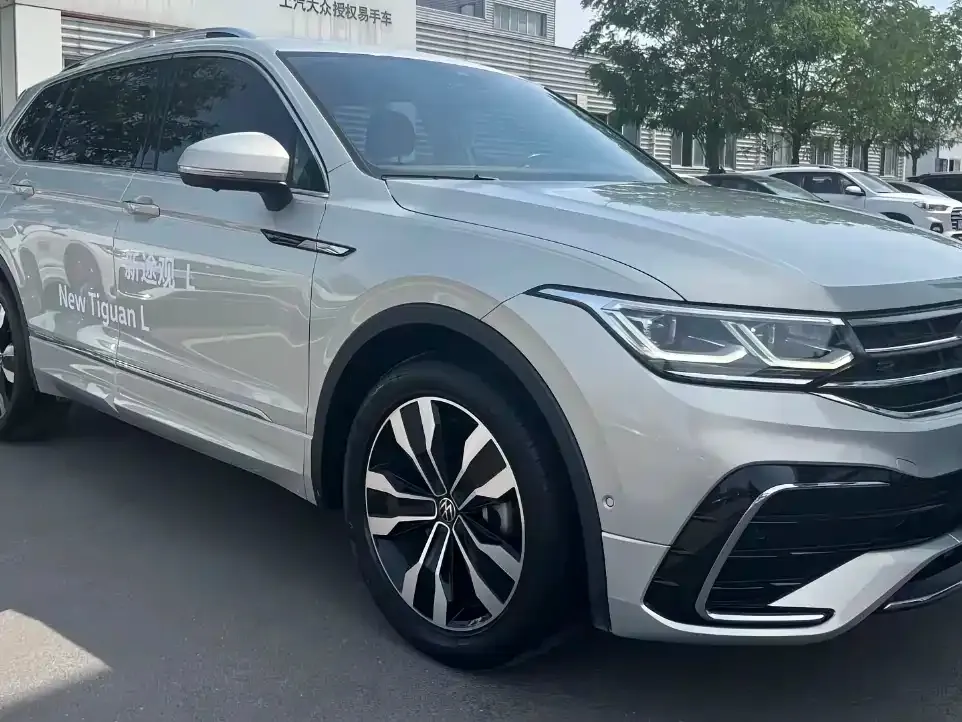 Volkswagen Tiguan L — фото 9
