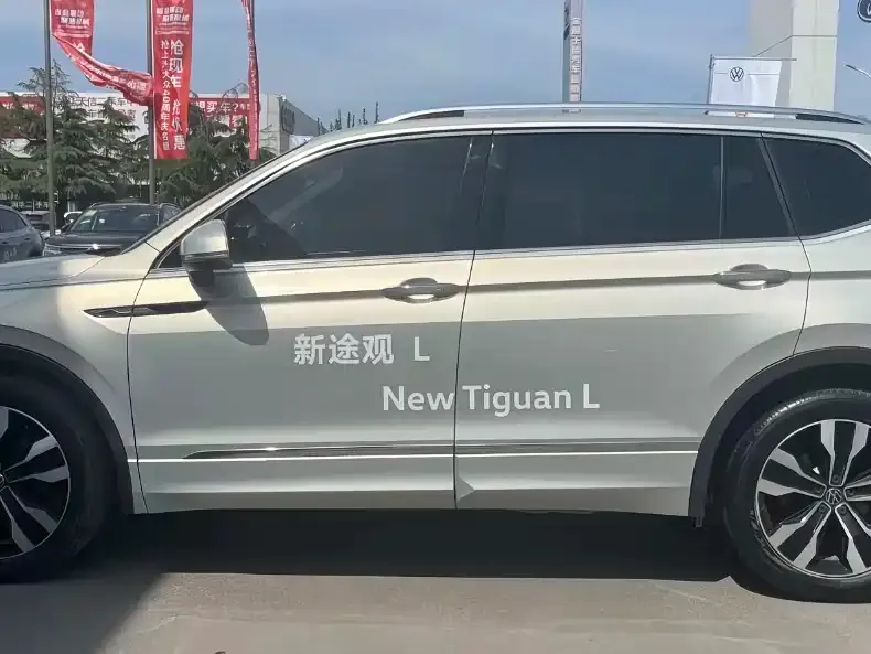 Volkswagen Tiguan L — фото 2