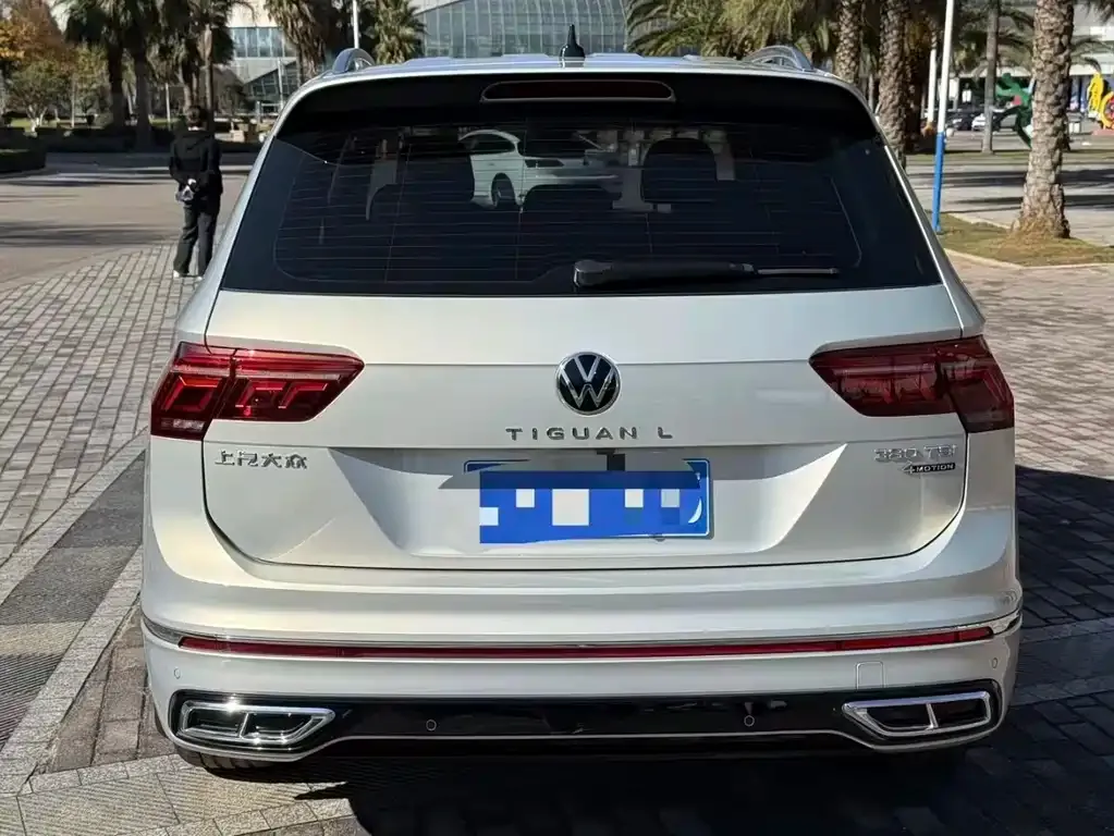Volkswagen Tiguan L — фото 10