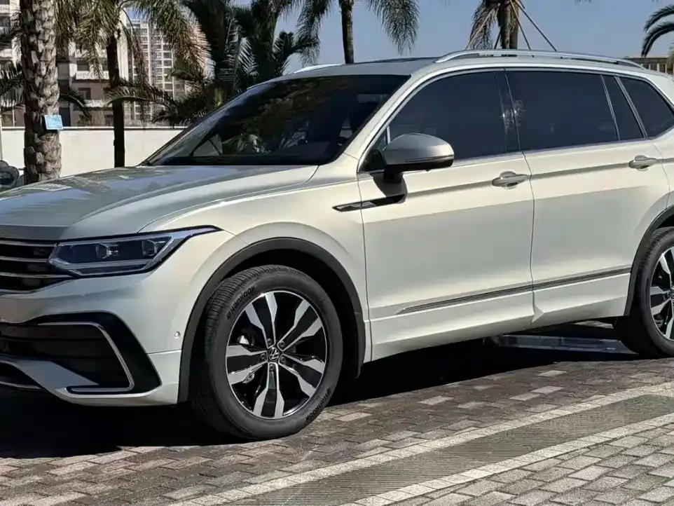 Volkswagen Tiguan L — фото 7