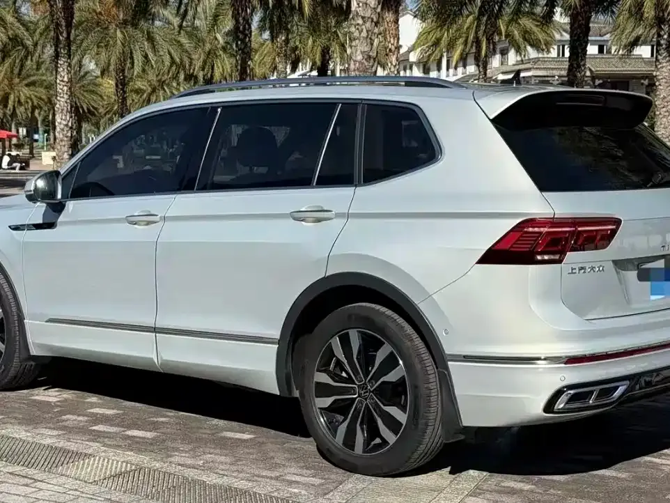 Volkswagen Tiguan L — фото 4