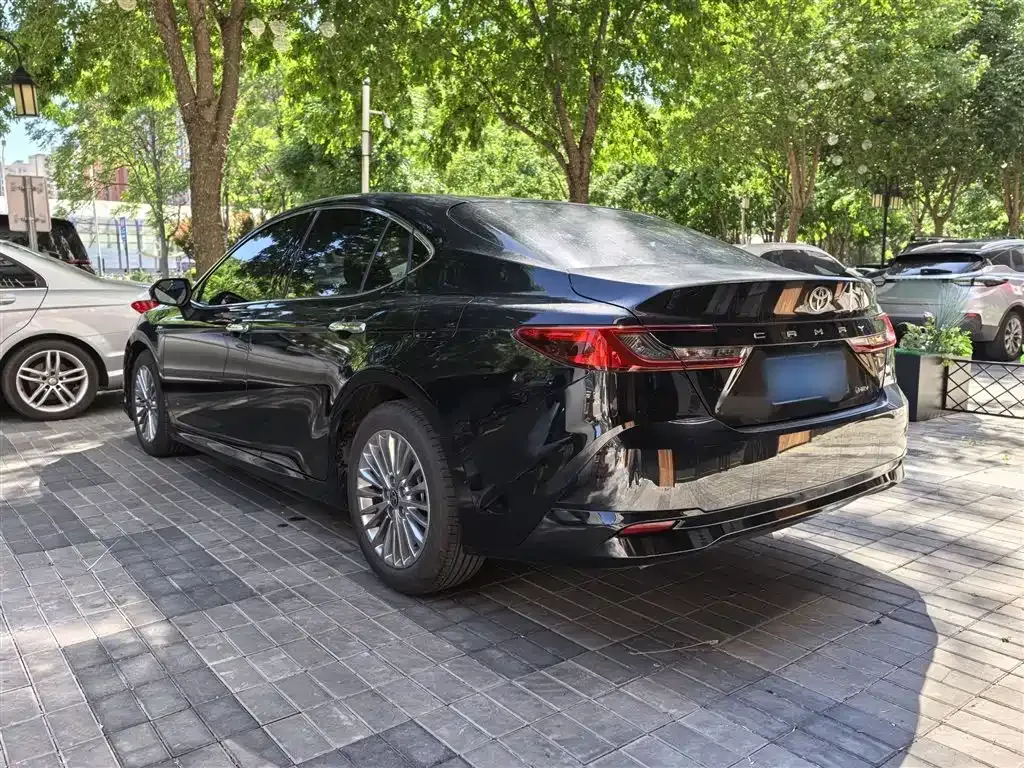 Toyota Camry — фото 10