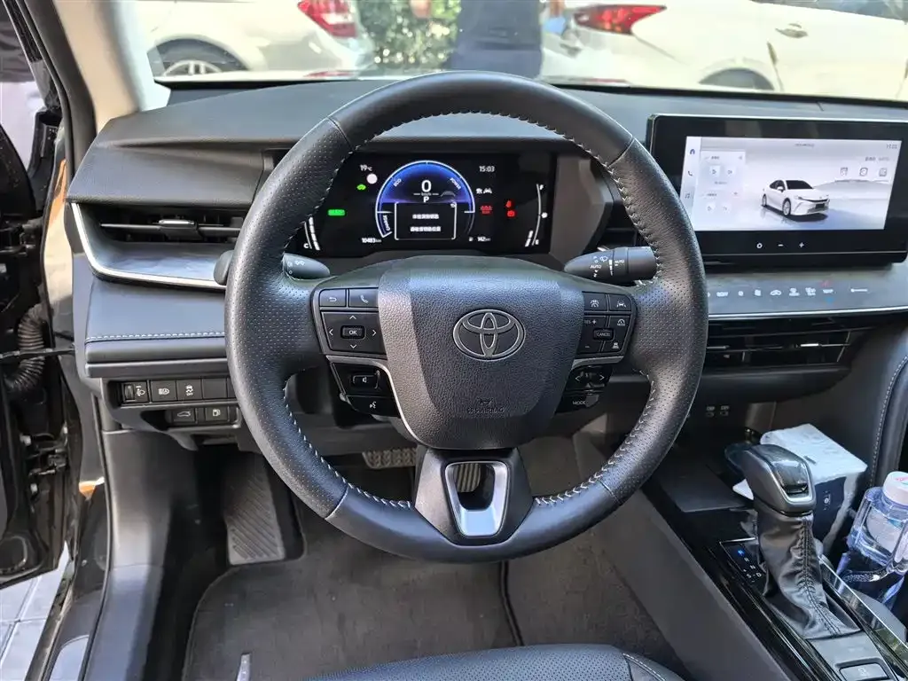 Toyota Camry — фото 9