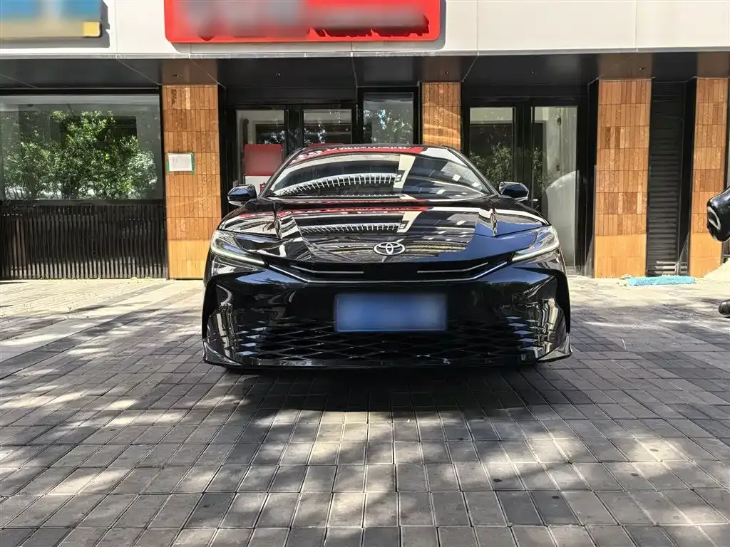 Toyota Camry — фото 7