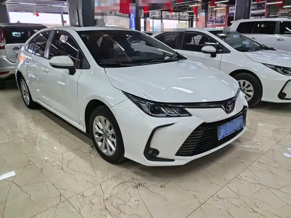Toyota Corolla — фото 4