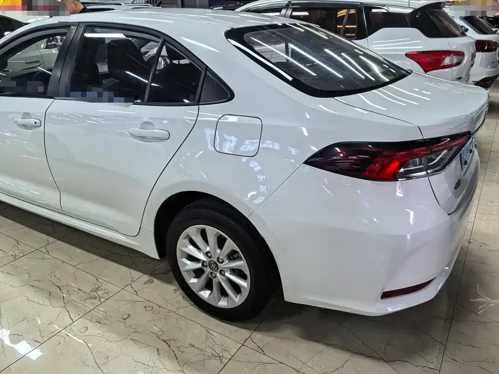 Toyota Corolla — фото 3